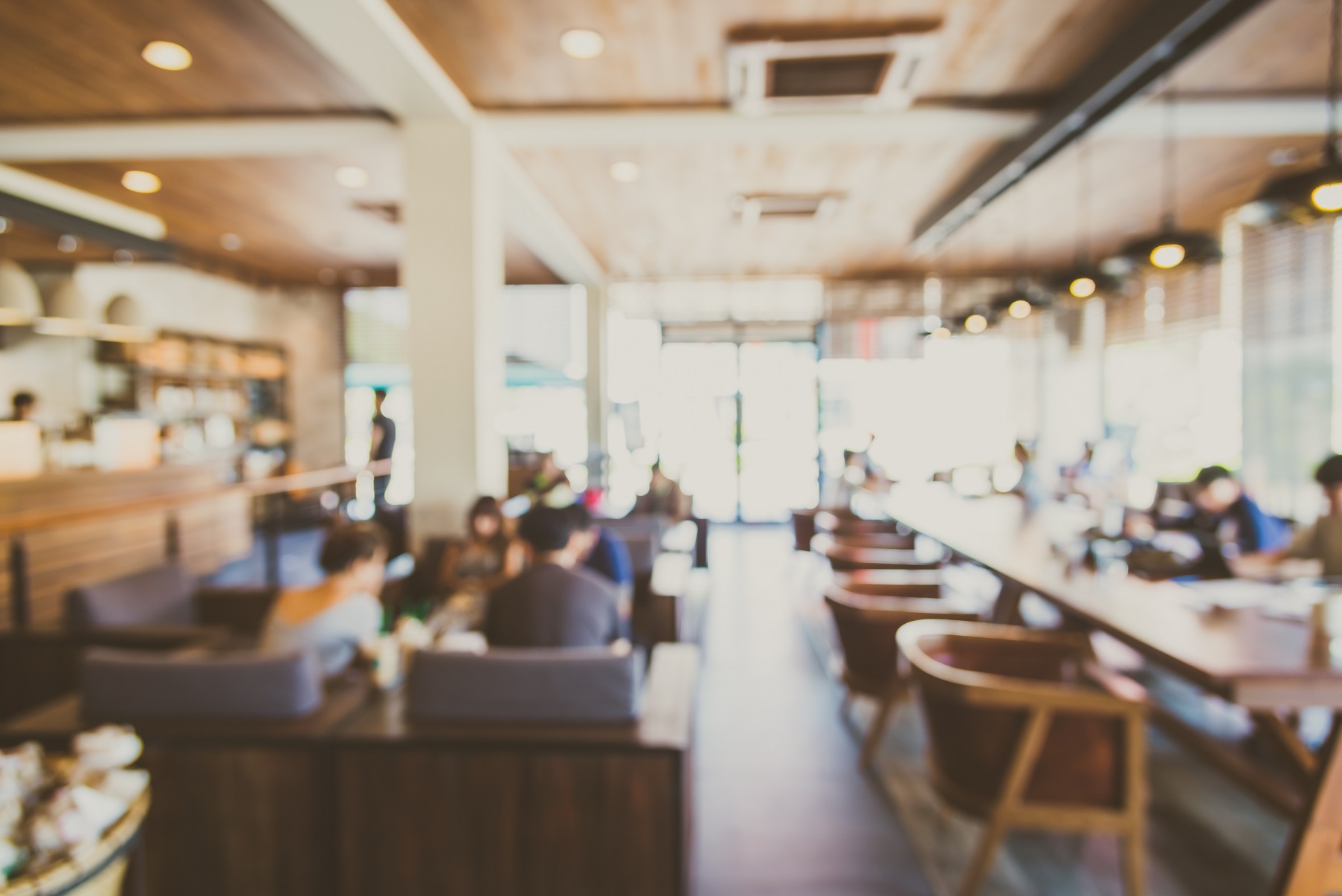 Jak oszczędzać prąd w restauracjach i hotelach? Poznaj sposoby