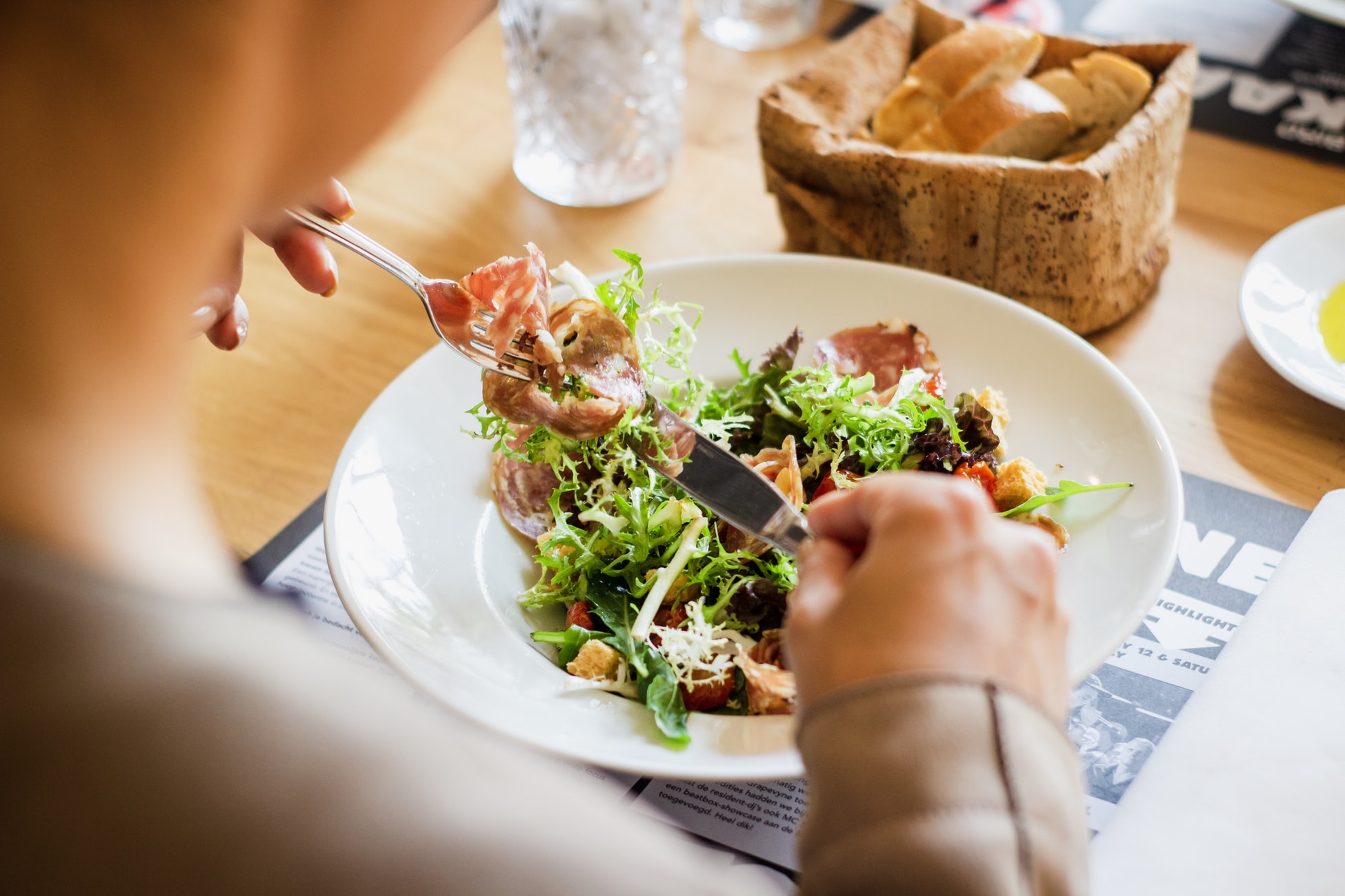 Czy dieta redukcyjna oznacza 1000 kcal dziennie? Na redukcji nie musisz być głodny i niezadowolony!