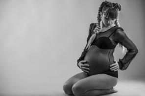 Wyeksponuj ciążowy brzuszek — stylizacje w stylu Rihanny!