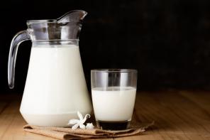 Mleko jako cenne źródło składników odżywczych. Dlaczego warto je pić?