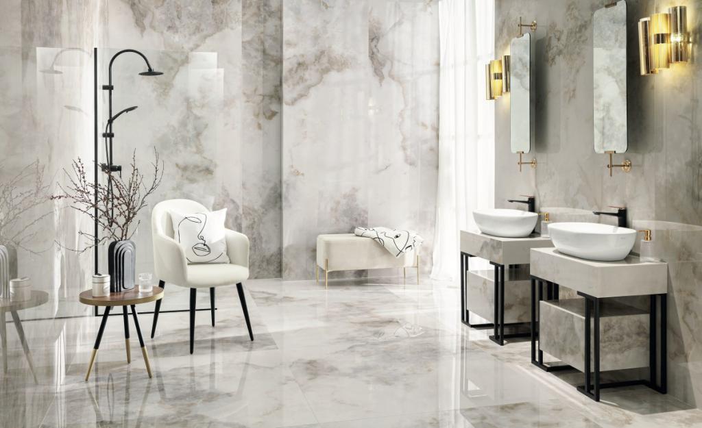 Biała łazienka inspirowana onyksem - podświetlone wnętrze