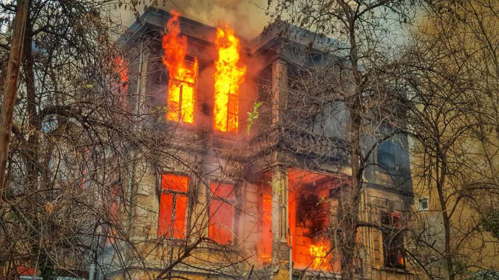 Sennik pożar - sprawdź znaczenie snu w którym widzisz płonący dom