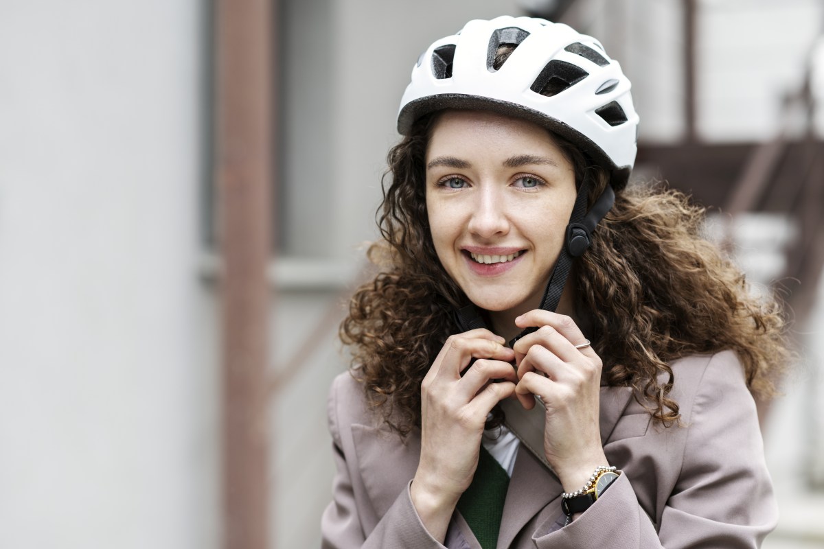 Zwiększ swoje bezpieczeństwo na rowerze – inwestycja w kask rowerowy to ważny krok
