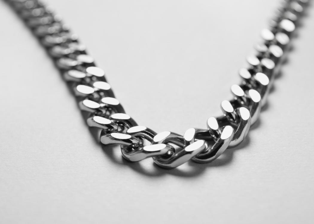 łańcuszek stalowy - poznaj zalety biżuterii stalowej