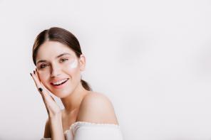 Prawidłowa pielęgnacja twarzy – podpowiadamy jak dobrze zadbać o skórę