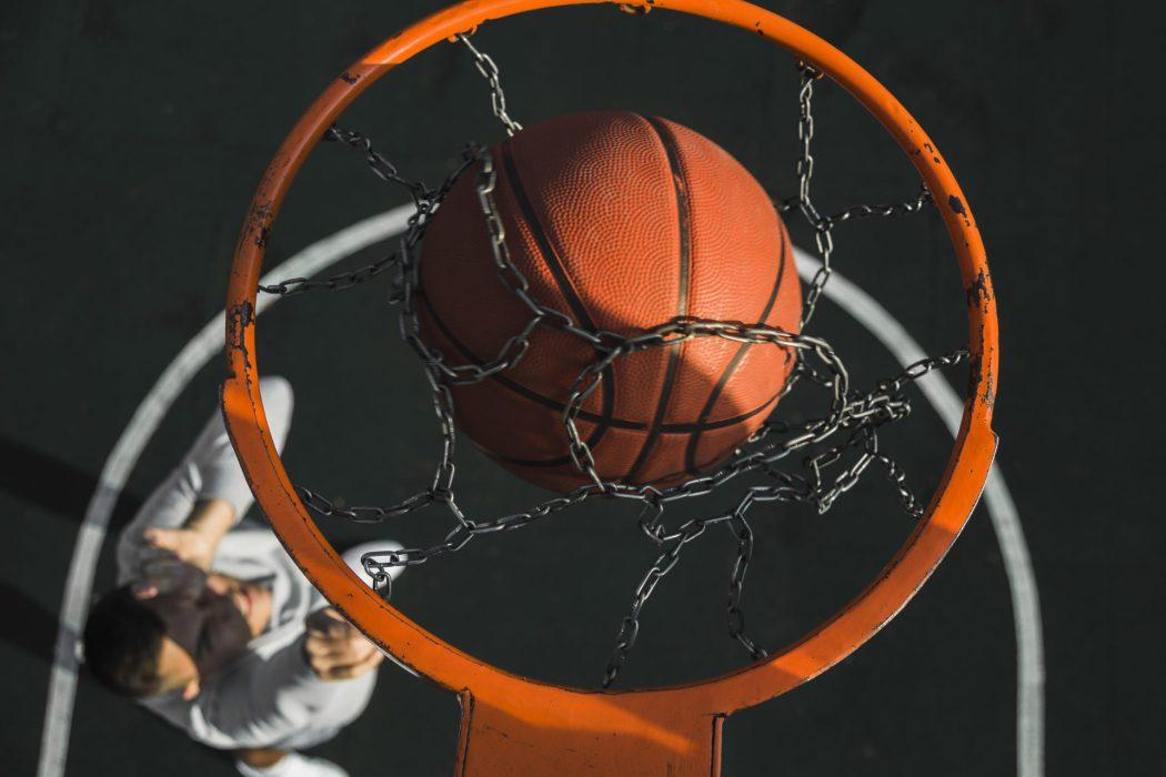koszykówka - widok na kosz z góry