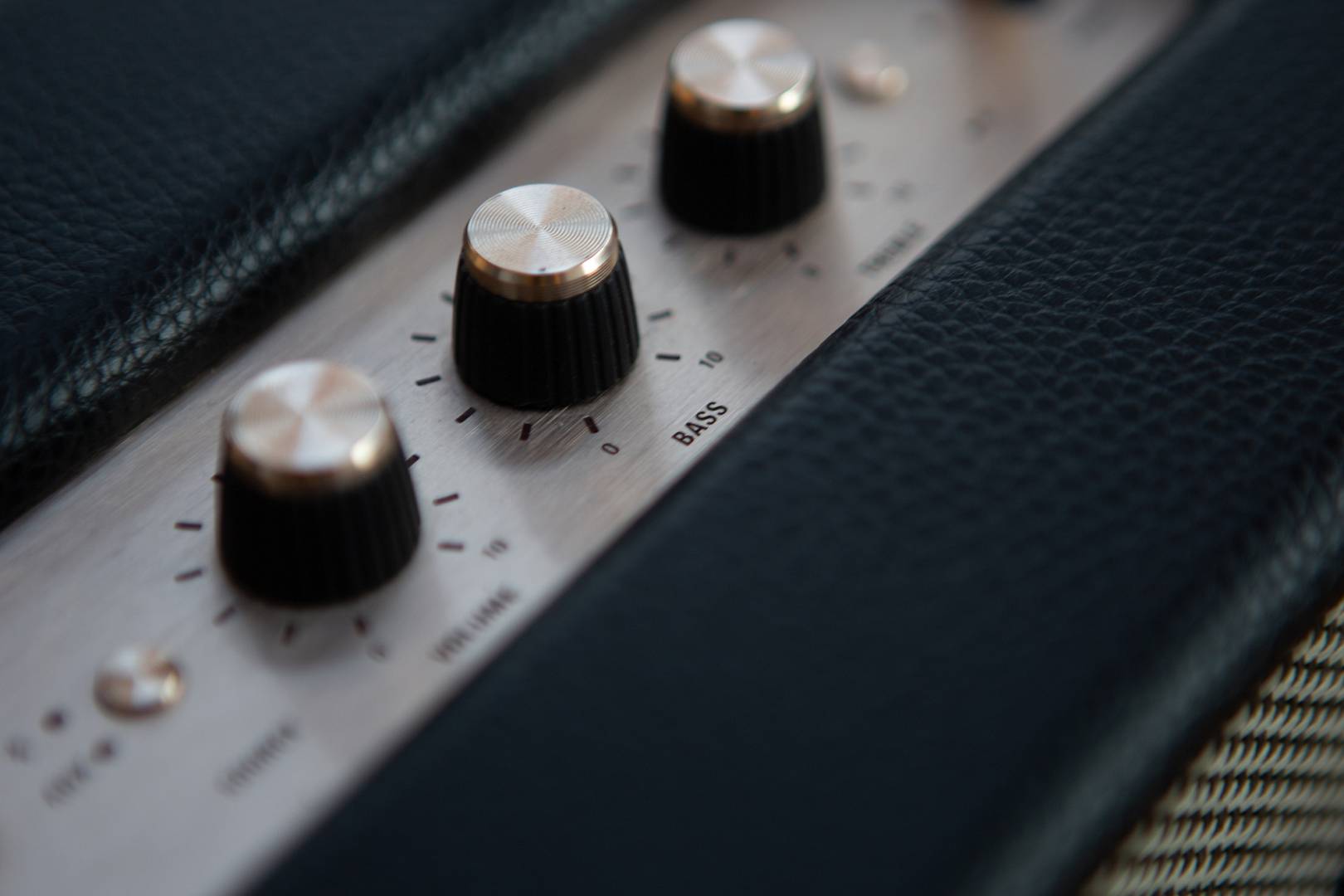 Knob Bass
