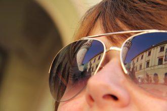 Jak wybrać idealne okulary przeciwsłoneczne dla siebie?