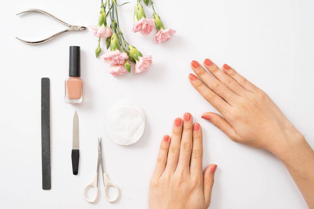Zestaw do manicure hybrydowego – co powinien zawierać?