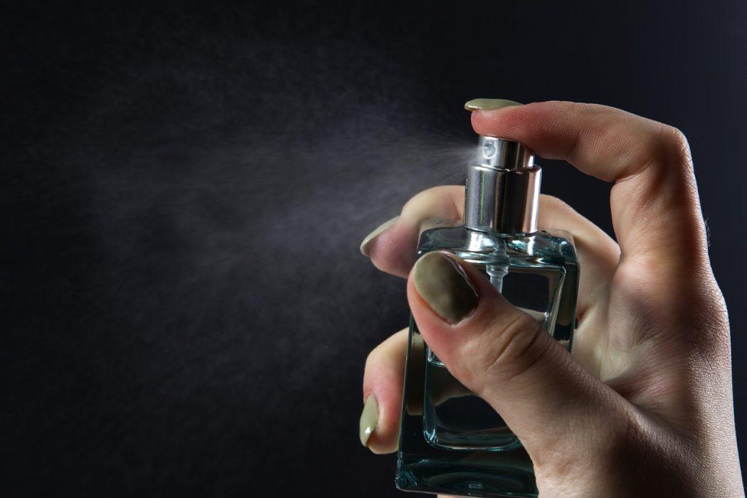 Perfumy a styl ubioru: jak dobrać zapachy do różnych okazji modowych?