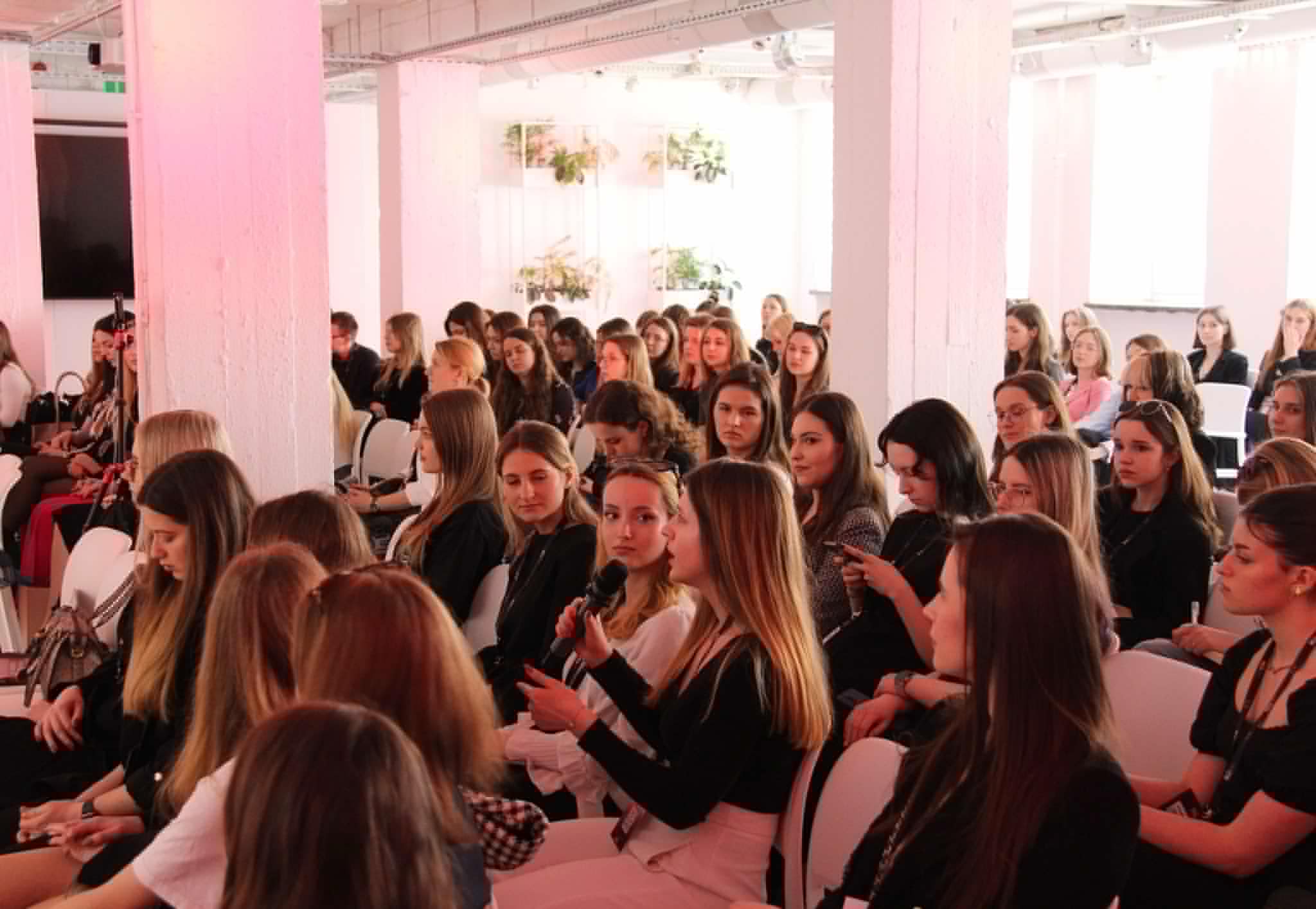 Kobiety w Biznesie – Konferencja, Inspiracja, Wiedza i Networking dla Przyszłych Liderek