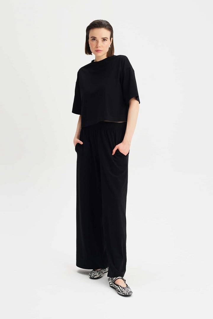 milna-black.jpg
