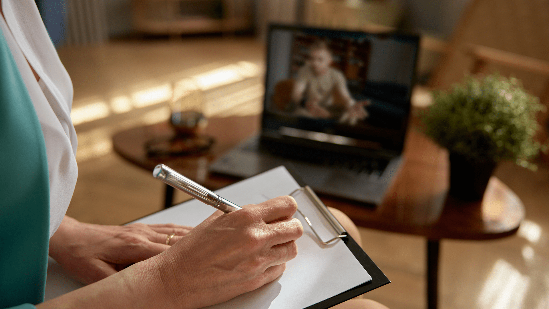 Polacy coraz częściej wybierają teleporady. 40% nie widzi różnicy między wizytą stacjonarną a online
