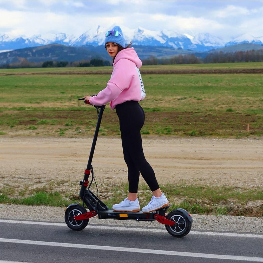 Styl, który jedzie przed Tobą. Hulajnogi elektryczne dla kobiet – lifestyle bez korków