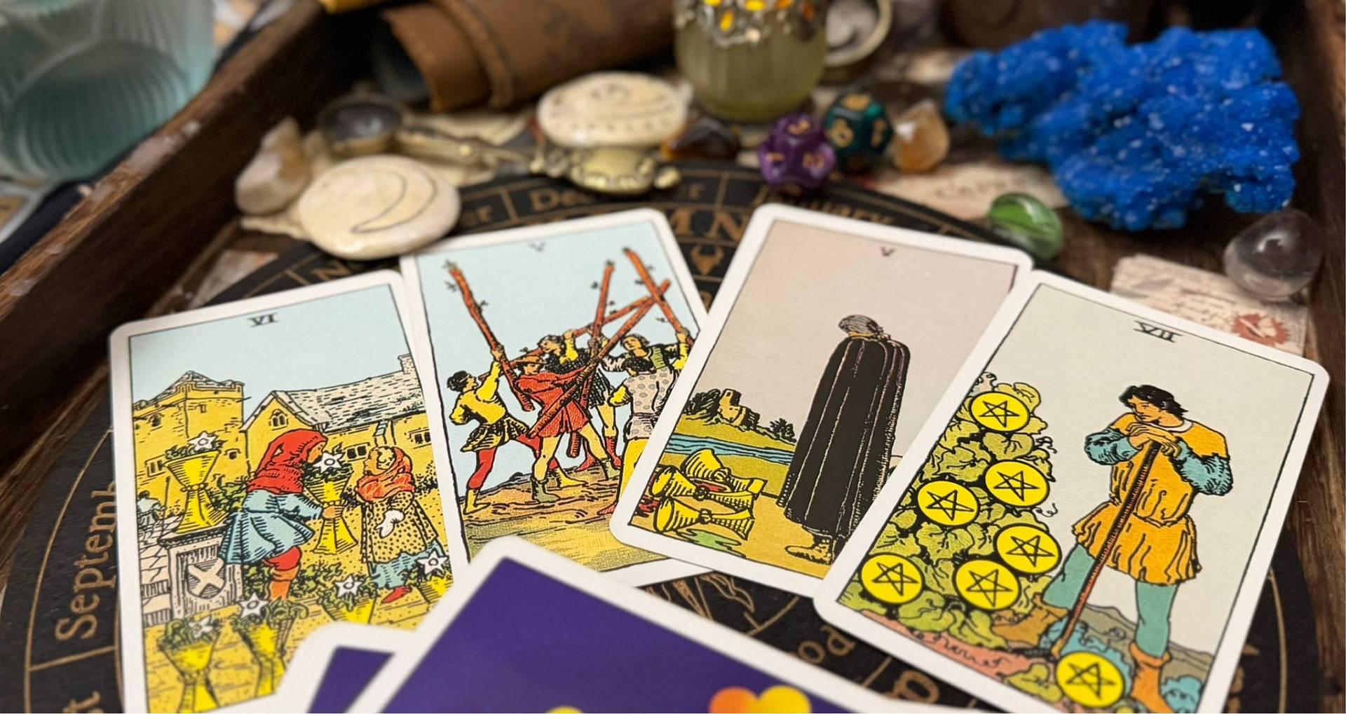 Jak tarot pomaga w codziennej refleksji i podejmowaniu decyzji