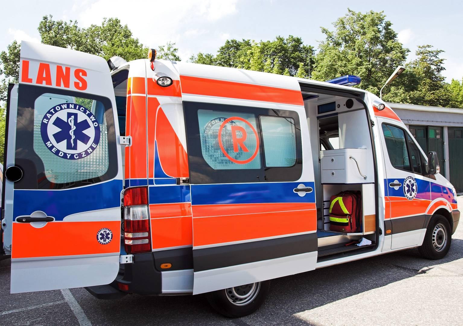 Transport medyczny i sanitarny Łódź – jak zapewnić bezpieczeństwo bliskim w drodze do zdrowia?