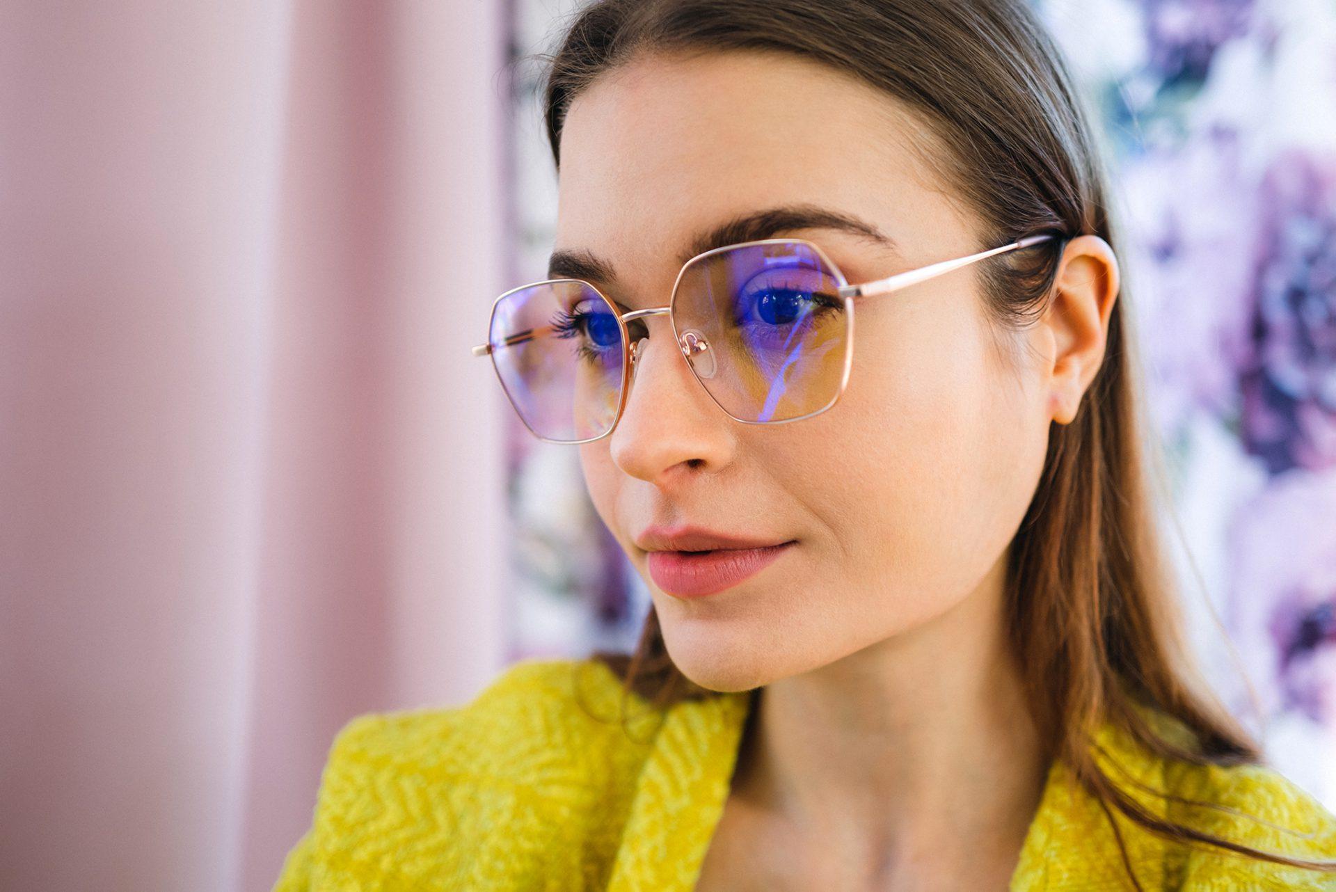 Okulary z filtrem światła niebieskiego do komputera – czy są faktycznie potrzebne?