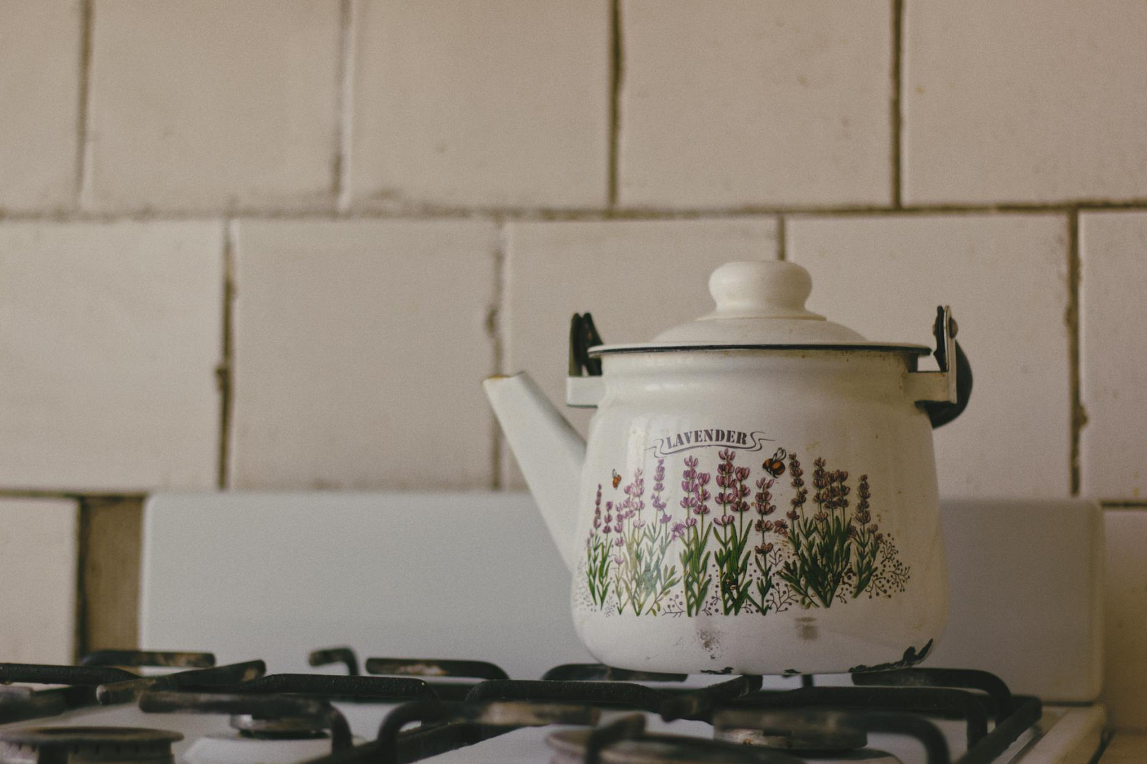 Jak wybrać emaliowany czajnik i dbać o niego