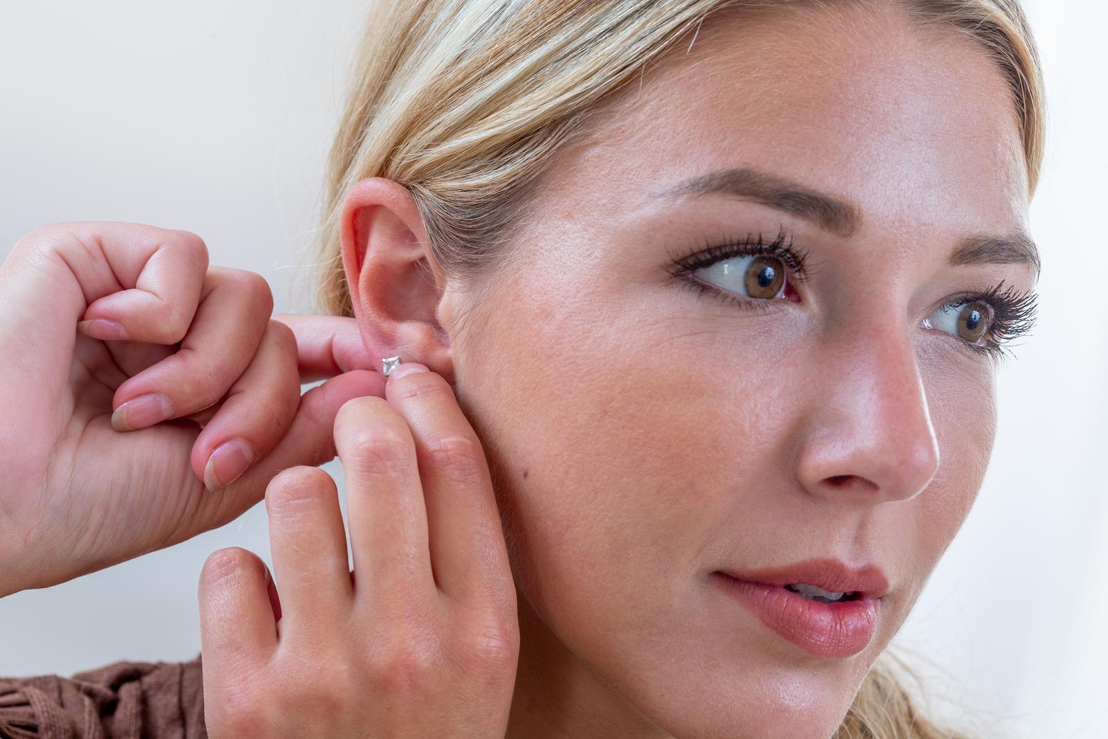 Pierwszy kolczyk po przekłuciu – dlaczego stal chirurgiczna to dobry start?