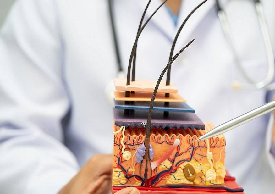 Kiedy warto zgłosić się do dermatologa? Objawy, których nie warto ignorować