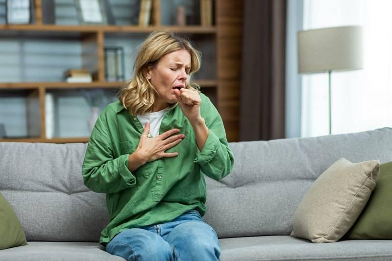 Kaszel alergiczny czy infekcja? Jak odróżnić przyczyny kaszlu