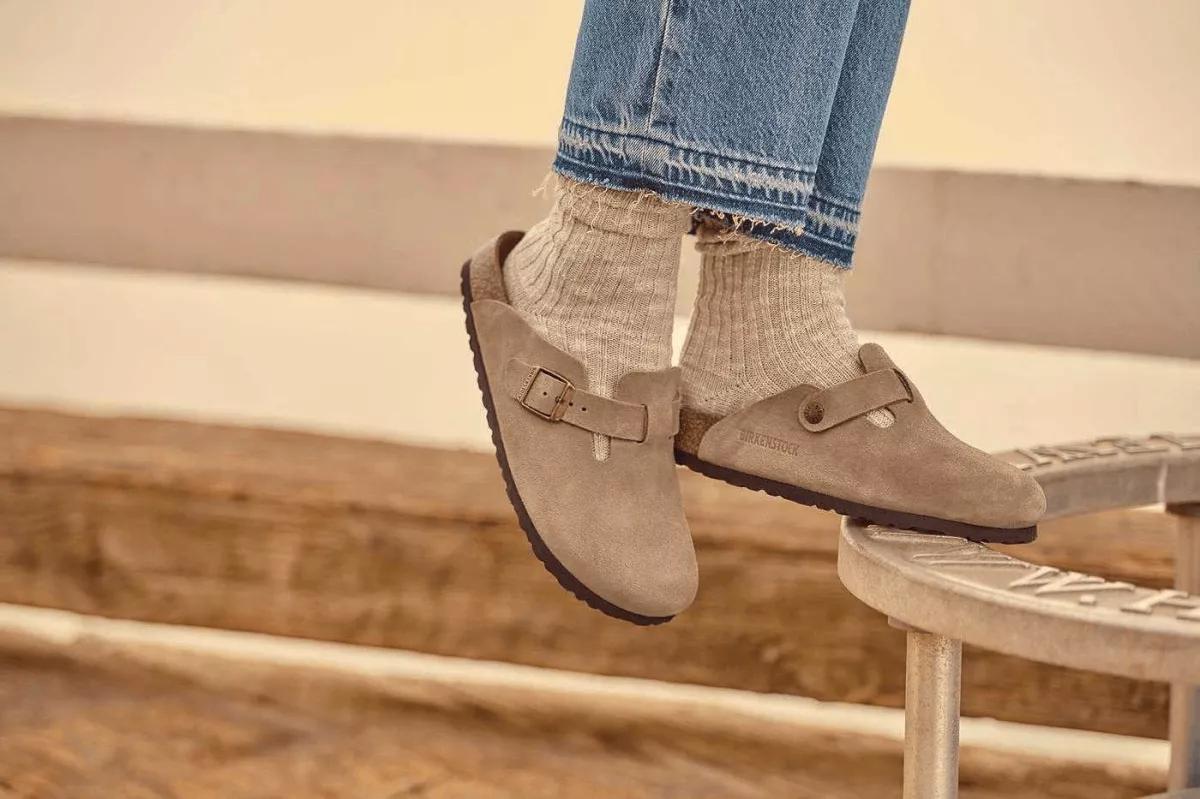 Jak nosić Birkenstock Boston w chłodniejsze dni i z czym je łączyć?